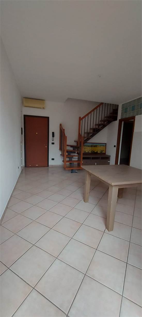 ingresso sala angolo cottura