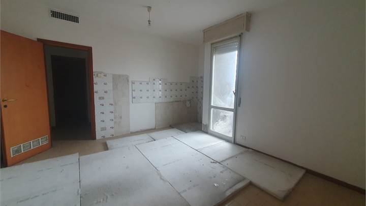 VENDESI APPARTAMENTO