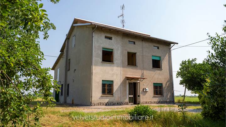 VENDESI CASA SINGOLA