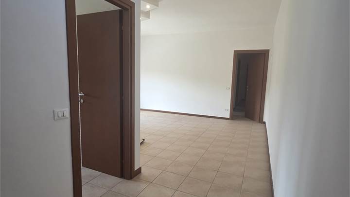 VENDESI APPARTAMENTO