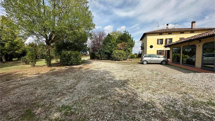 BIFAMILIARE DIVISIBILE GIARDINO DEPANDANCE
