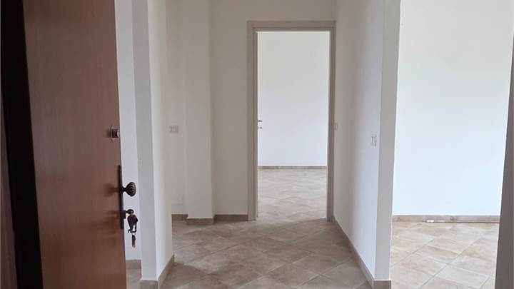 VENDESI APPARTAMENTO 