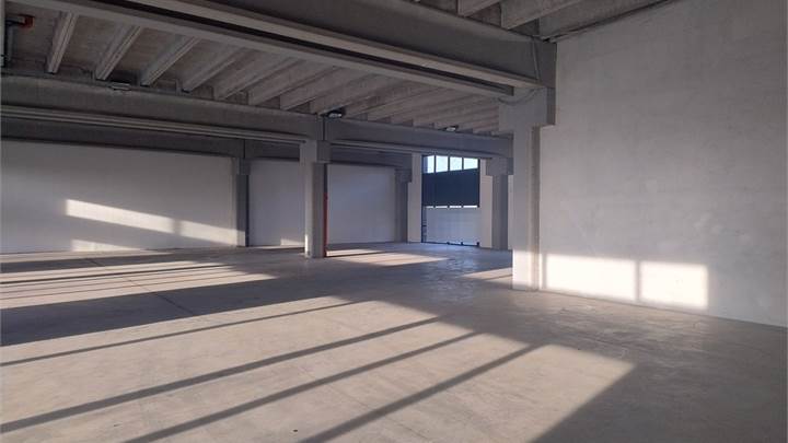 CAPANNONE COMMERCIALE CASELLO MODENA NORD