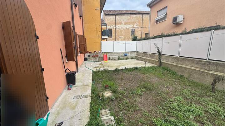 PIANO TERRA CON GIARDINO RISTRUTTURATO