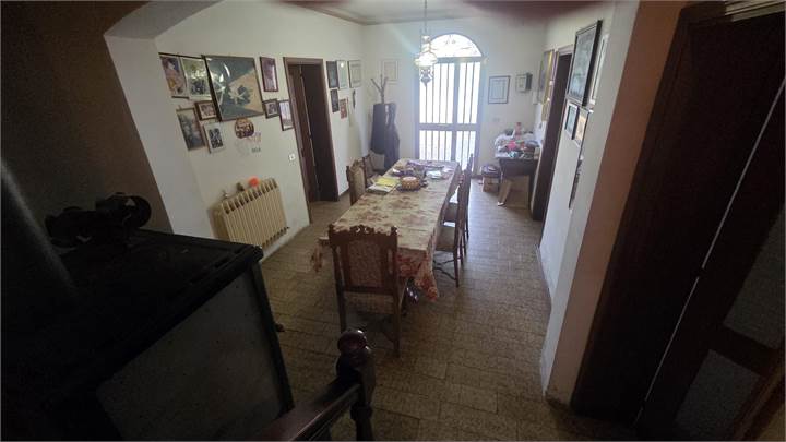 VENDESI CASA SINGOLA