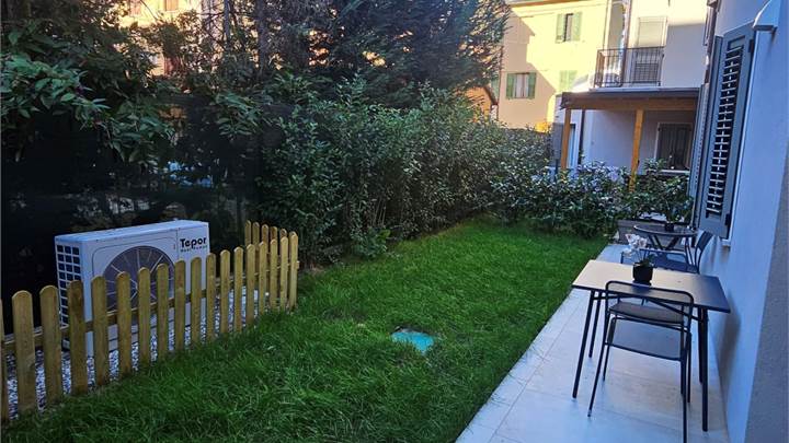 AFFITTASI BILOCALE CON GIARDINO